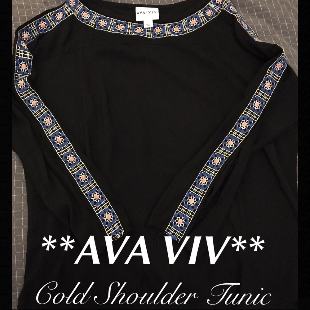 **AVA VIV** Cold Shoulder Tunic